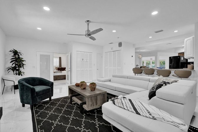 Wander Fort Lauderdale: 7-Bedroom Waterfront Retreat with Pool & Boat Dock image 48
