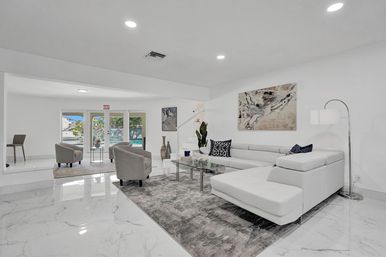 Wander Fort Lauderdale: 7-Bedroom Waterfront Retreat with Pool & Boat Dock image 19