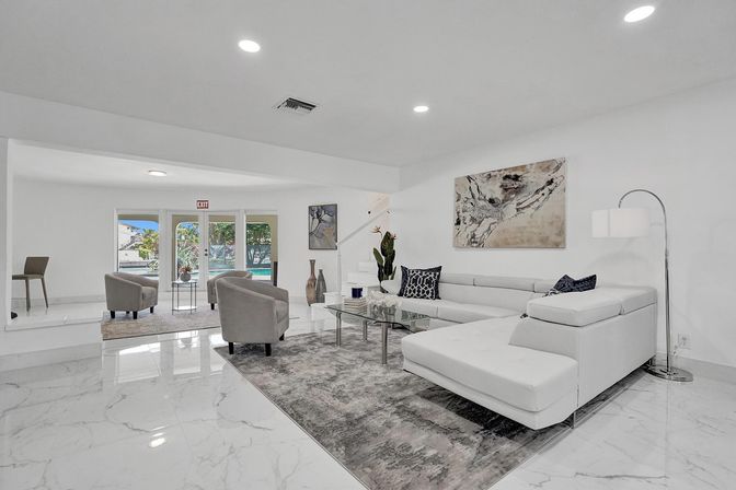 Wander Fort Lauderdale: 7-Bedroom Waterfront Retreat with Pool & Boat Dock image 19