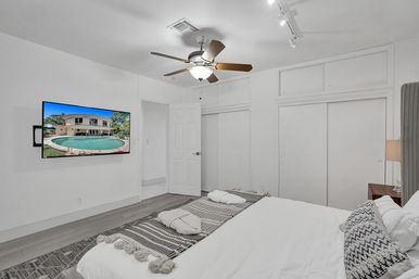 Wander Fort Lauderdale: 7-Bedroom Waterfront Retreat with Pool & Boat Dock image 8