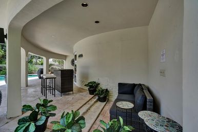 Wander Fort Lauderdale: 7-Bedroom Waterfront Retreat with Pool & Boat Dock image 82