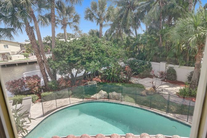 Wander Fort Lauderdale: 7-Bedroom Waterfront Retreat with Pool & Boat Dock image 58