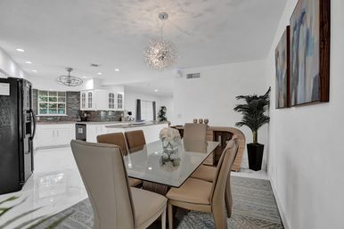 Wander Fort Lauderdale: 7-Bedroom Waterfront Retreat with Pool & Boat Dock image 36