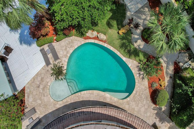 Wander Fort Lauderdale: 7-Bedroom Waterfront Retreat with Pool & Boat Dock image 4