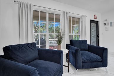 Wander Fort Lauderdale: 7-Bedroom Waterfront Retreat with Pool & Boat Dock image 21