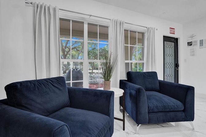 Wander Fort Lauderdale: 7-Bedroom Waterfront Retreat with Pool & Boat Dock image 21