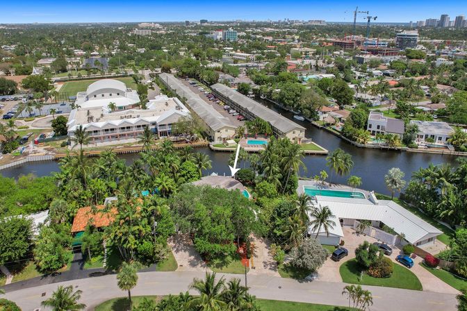 Wander Fort Lauderdale: 7-Bedroom Waterfront Retreat with Pool & Boat Dock image 2
