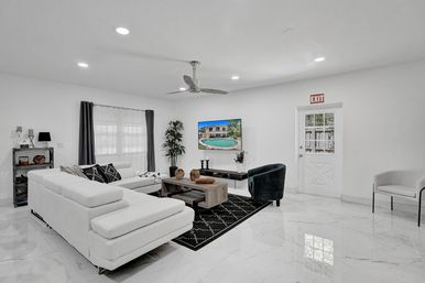 Wander Fort Lauderdale: 7-Bedroom Waterfront Retreat with Pool & Boat Dock image 45