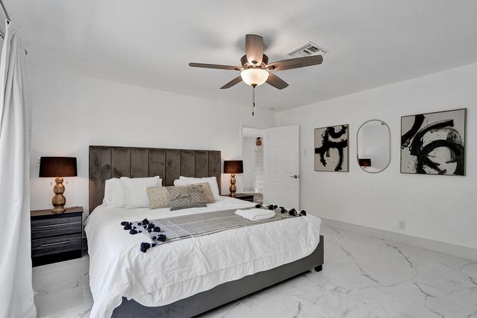 Wander Fort Lauderdale: 7-Bedroom Waterfront Retreat with Pool & Boat Dock image 29