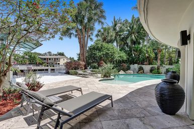 Wander Fort Lauderdale: 7-Bedroom Waterfront Retreat with Pool & Boat Dock image 81