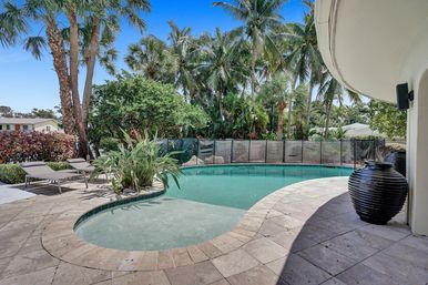 Wander Fort Lauderdale: 7-Bedroom Waterfront Retreat with Pool & Boat Dock image 74