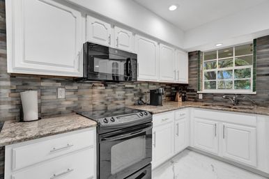 Wander Fort Lauderdale: 7-Bedroom Waterfront Retreat with Pool & Boat Dock image 40