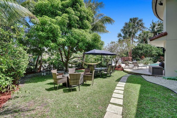 Wander Fort Lauderdale: 7-Bedroom Waterfront Retreat with Pool & Boat Dock image 77