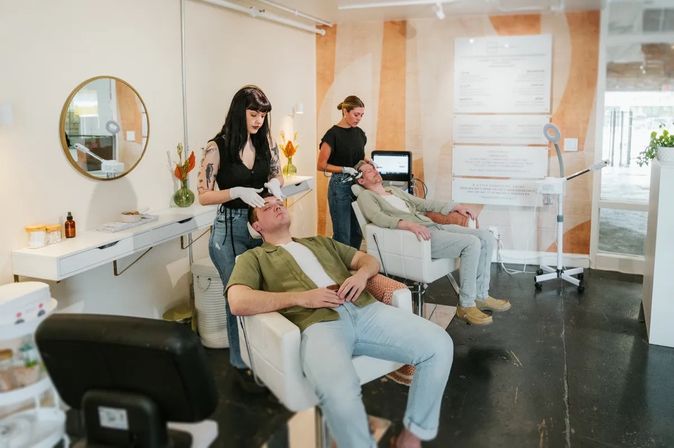 Oasis Face Bar Glowing Skin in 30 Min Facial Party with Complimentary Prosecco image 6
