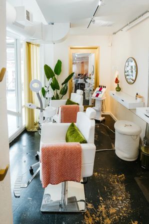 Oasis Face Bar Glowing Skin in 30 Min Facial Party with Complimentary Prosecco image 4
