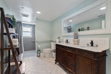 Good Life Sanctuary: 9 BR House + Event Space Access image 15
