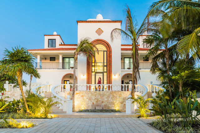 Bella Vita: 8 BR Hacienda-Style Residence with Chef & Staff image 4