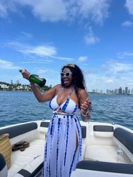 Miami Beach VIP Boat Tour: 2 Hours with Captain & Champagne image 3