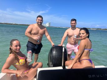 Miami Beach VIP Boat Tour: 2 Hours with Captain & Champagne image 8