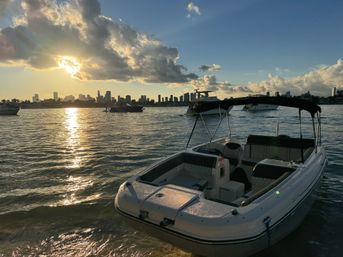 Miami Beach VIP Boat Tour: 2 Hours with Captain & Champagne image 22