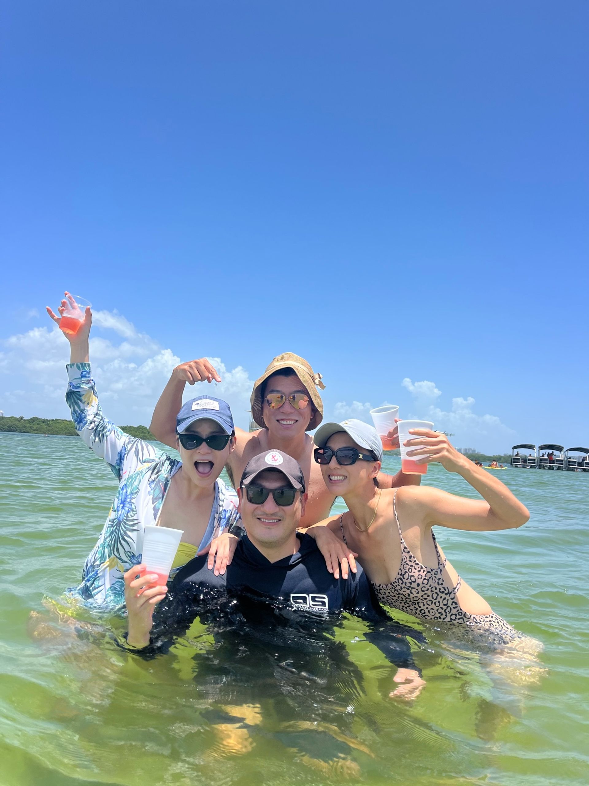 Miami Beach VIP Boat Tour: 2 Hours with Captain & Champagne image 2