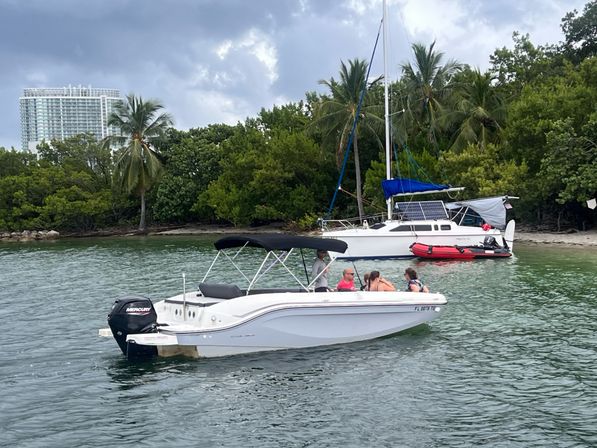 Miami Beach VIP Boat Tour: 2 Hours with Captain & Champagne image 14