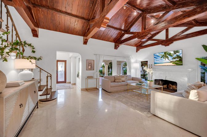 Hibiscus Key: Private Pool Villa Near Beach Perfect for Bachelorettes & Birthdays image 38