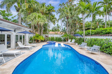 Hibiscus Key: Private Pool Villa Near Beach Perfect for Bachelorettes & Birthdays image 2