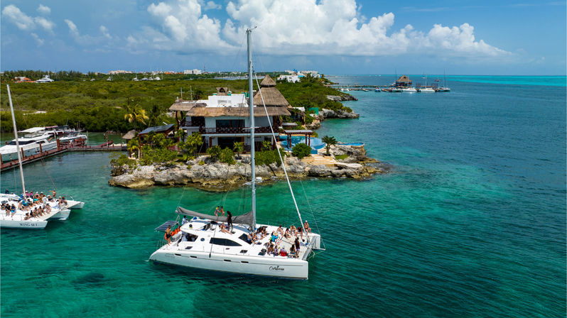 Cancún Catamaran to Isla Mujeres + Snorkel, Open Bar & Lunch image 7