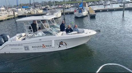 Milwaukee River and Lake Michigan Boat Rental with Onboard Amenities image 5