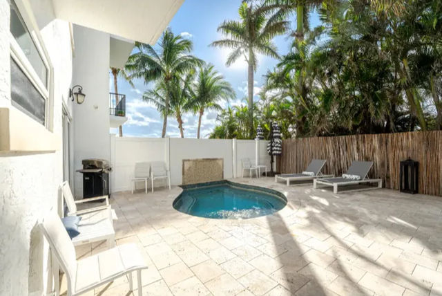 Beach Luxury Villa: 3 BR with Views, Elevator & Private Pool in Boca image 4