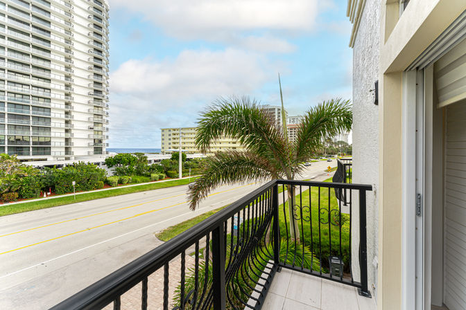 Beach Luxury Villa: 3 BR with Views, Elevator & Private Pool in Boca image 41