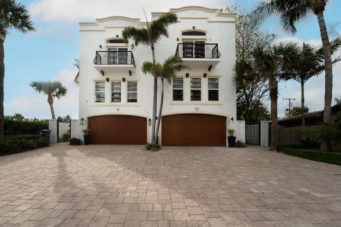 Beach Luxury Villa: 3 BR with Views, Elevator & Private Pool in Boca image 1