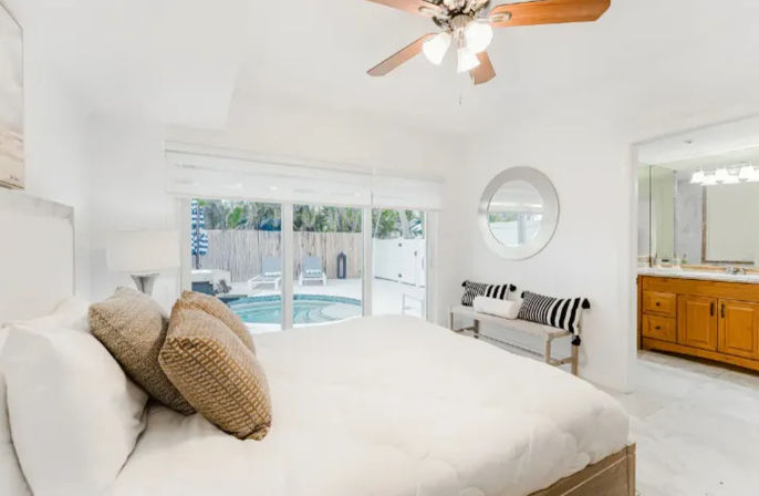 Beach Luxury Villa: 3 BR with Views, Elevator & Private Pool in Boca image 9