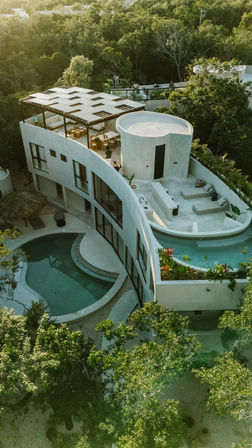 Caan Estate: Two Villas Combined into a Luxurious 10 BR Retreat with Concierge image 10