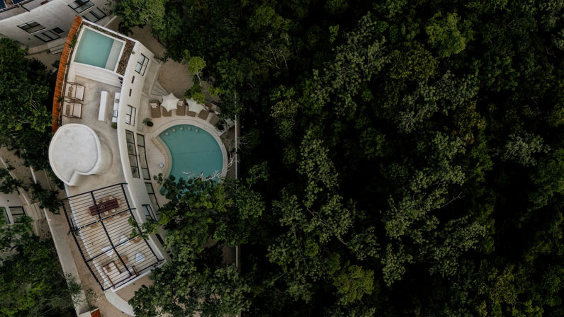 Caan Estate: Two Villas Combined into a Luxurious 10 BR Retreat with Concierge image 27