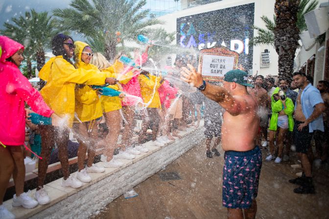 DAER Dayclub Pool Party: Vegas-Style VIP Experience with Daybed, Sectional, Cabana & Bungalow Options image 7