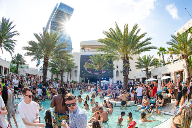 DAER Dayclub Pool Party: Vegas-Style VIP Experience with Daybed, Sectional, Cabana & Bungalow Options image 8