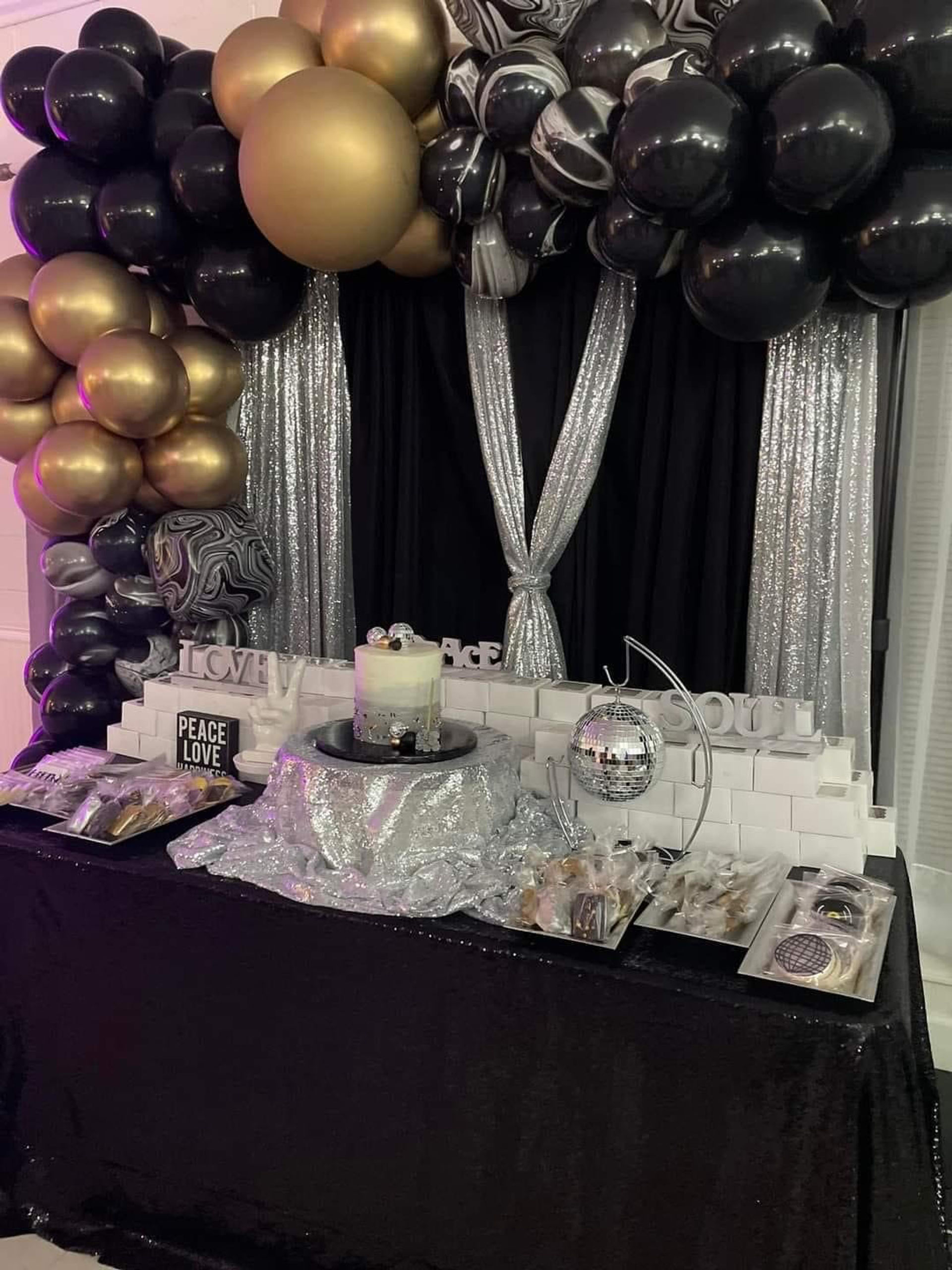 Custom Graduation Party Decor Ideas