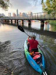 Iconic Bat Bridge Kayak Tour with City Skyline and Experienced Tour Guide image 2