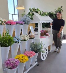 Bloom Bar Experience: Build Your Own Flower Bouquets image 7