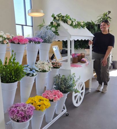 Bloom Bar Experience: Build Your Own Flower Bouquets image 7