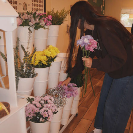 Bloom Bar Experience: Build Your Own Flower Bouquets image 10