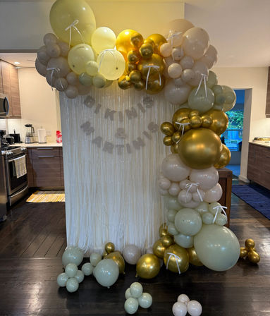 5 O'Clock Somewhere Decor Package: Balloons, Backdrop, Banner and More! image 1
