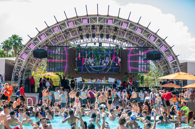 Daylight Beach Club's VIP Pool Party: Two-Bottle Group Package image 4