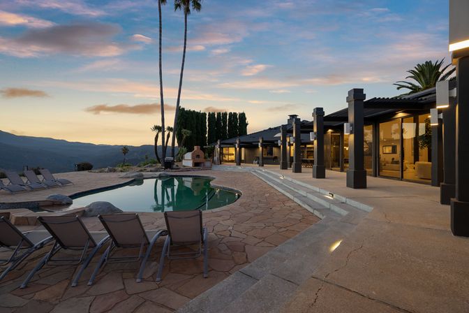 Wander Dia Del Sol: Luxury Desert Retreat in Palm Springs with Pool, Views & Modern Design image 4