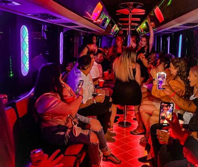 2023) Open Bar Party Bus Nightclub Crawl in Las Vegas