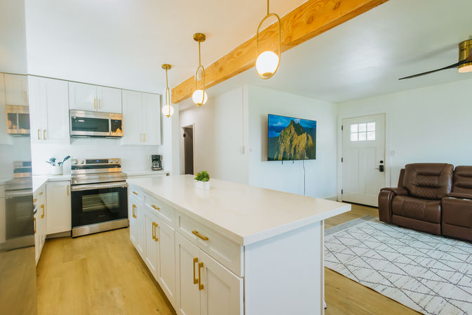 North Shore Group Getaway: Five 3-BR Units for Up to 50 Guests image 61