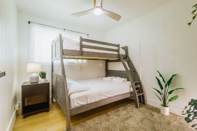 North Shore Group Getaway: Five 3-BR Units for Up to 50 Guests image 75