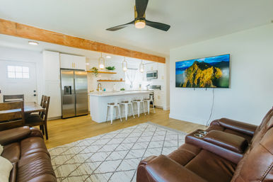 North Shore Group Getaway: Five 3-BR Units for Up to 50 Guests image 57